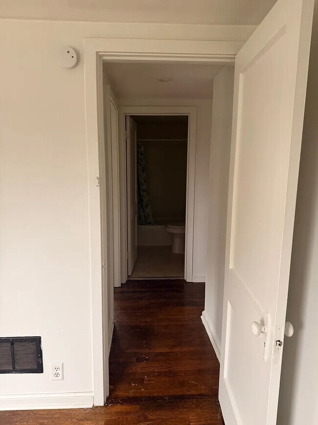 Foto del edificio - 430 1/2 Oak St