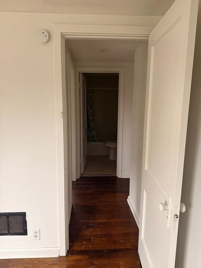 Building Photo - 430 Oak St