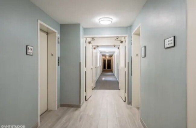 Building Photo - 515 W Wrightwood Ave