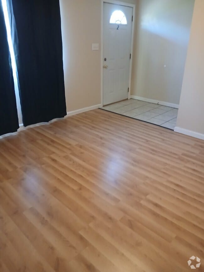 Building Photo - 510 S Poplar St