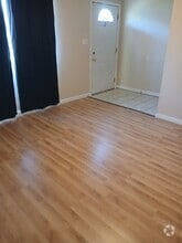 Building Photo - 510 S Poplar St