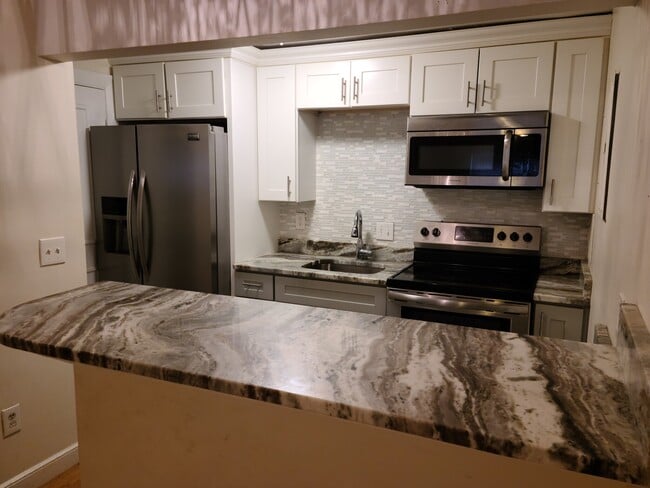 Building Photo - 12 Commonwealth Ct