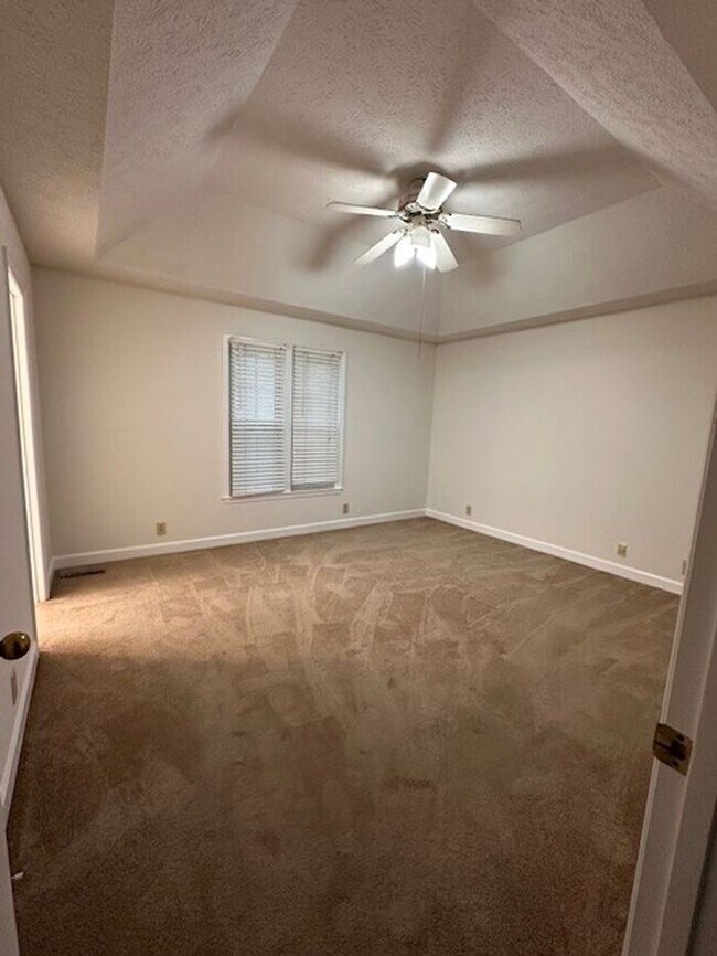 Foto del edificio - Spacious Townhouse in Woodlawn Area