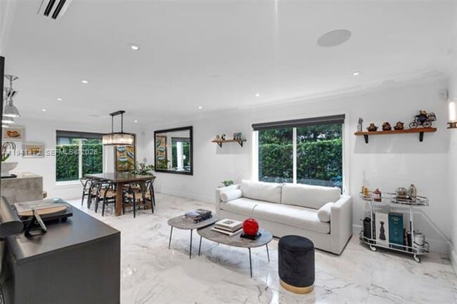 Building Photo - 1030 Manati Ave