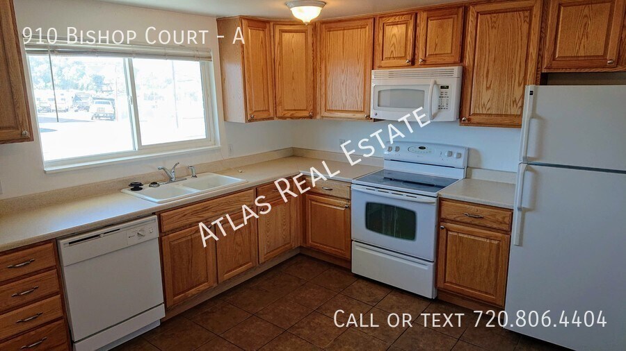 Primary Photo - Fantastic Location near Rock Park and Down...