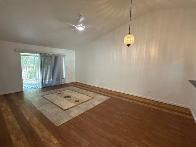 Building Photo - Fantastic, 3-bedroom, 2-bathroom,