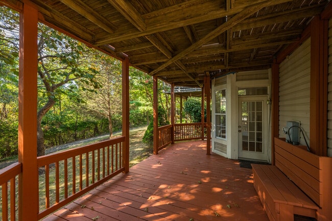 Foto del edificio - 13438 Burrough Farm Dr