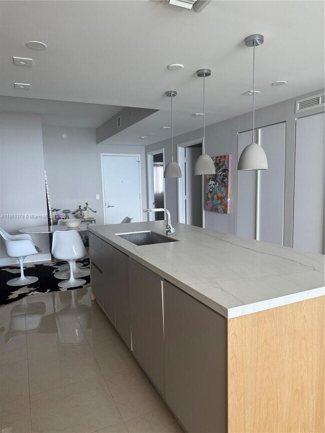 Foto del edificio - 460 NE 28th St