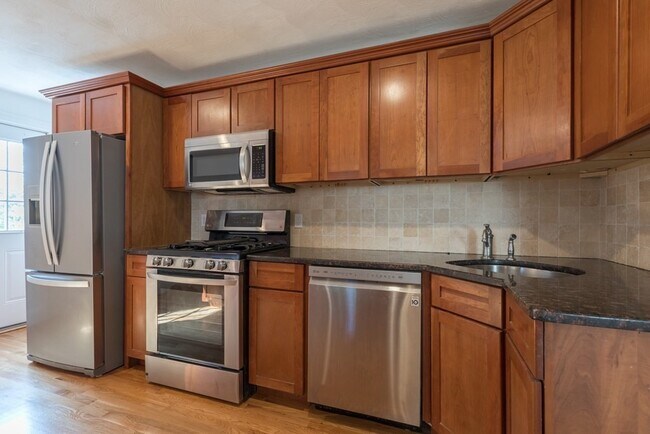 Building Photo - 47 Tufts St