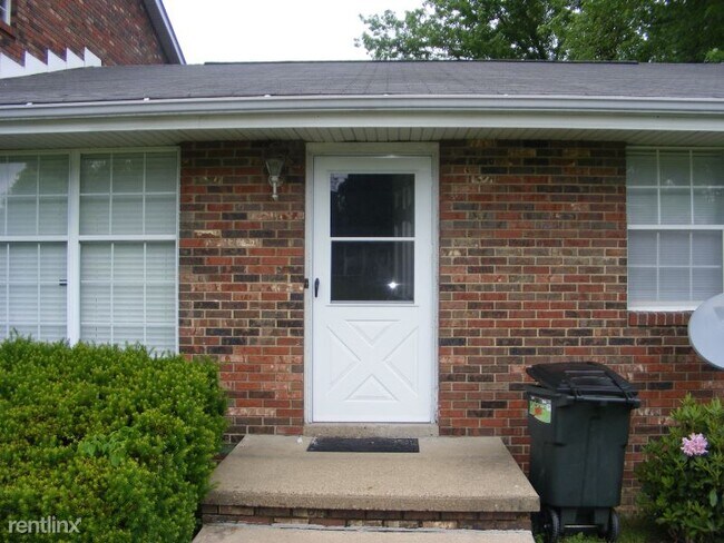 Building Photo - 2738 Darlington Rd