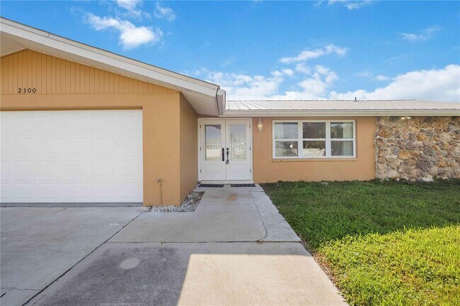 Building Photo - 2300 Harbour Dr