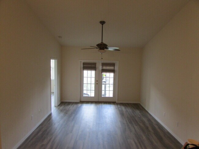 Building Photo - 830 Airport Rd