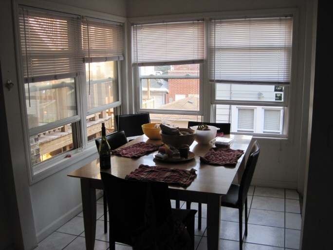 Primary Photo - 1107 W George St