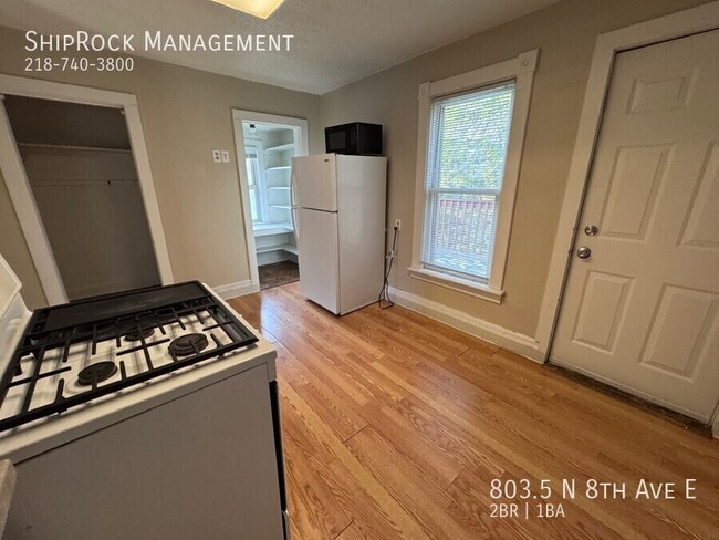 Building Photo - 803.5 N 8th Ave E