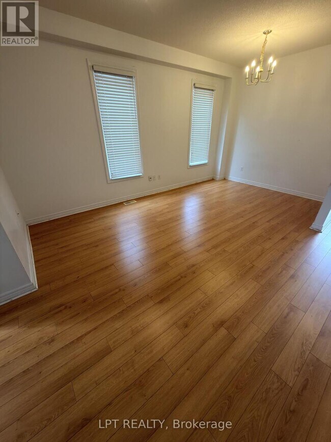 Photo du bâtiment - 38 Silent Pond Crescent