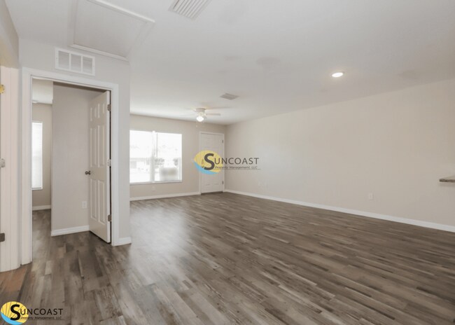 Foto del edificio - 8024 Juniper Rd