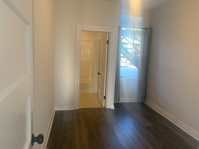 Building Photo - 1034 Hyperion Avenue