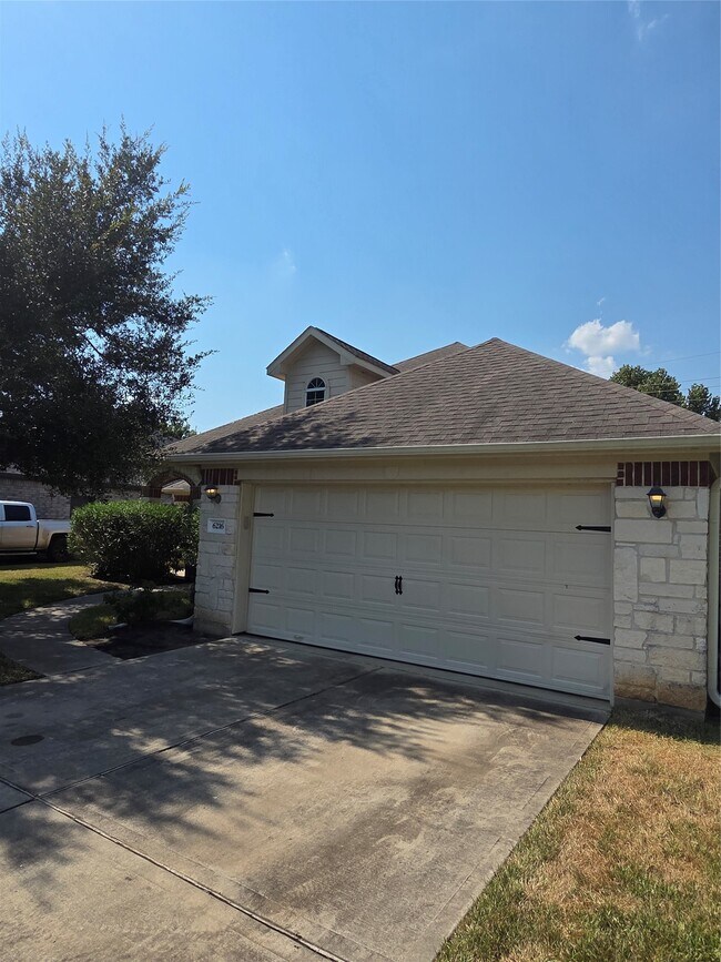 Building Photo - 6216 N Fawnlake Dr