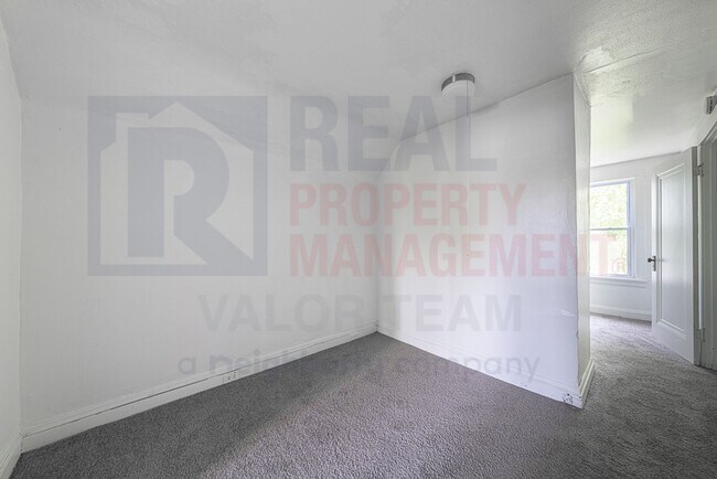 Foto del edificio - 3353 E 132nd St