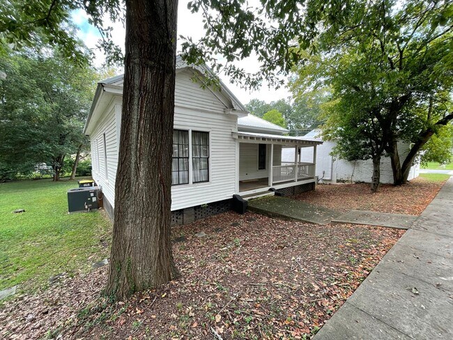 Foto del edificio - Perfect Downtown Opelika Home