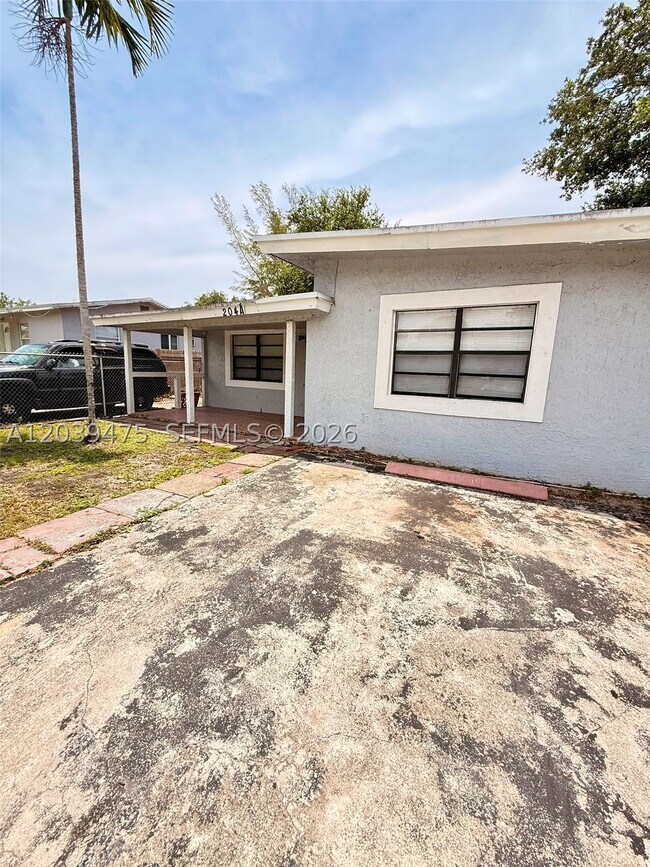Building Photo - 204 NW 28th Ave