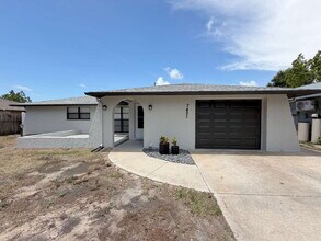 Building Photo - 7421 Isle Dr