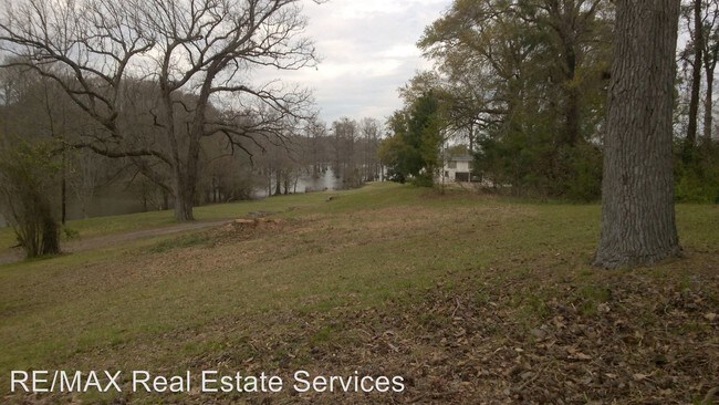 Building Photo - 5736 S Lakeshore Dr
