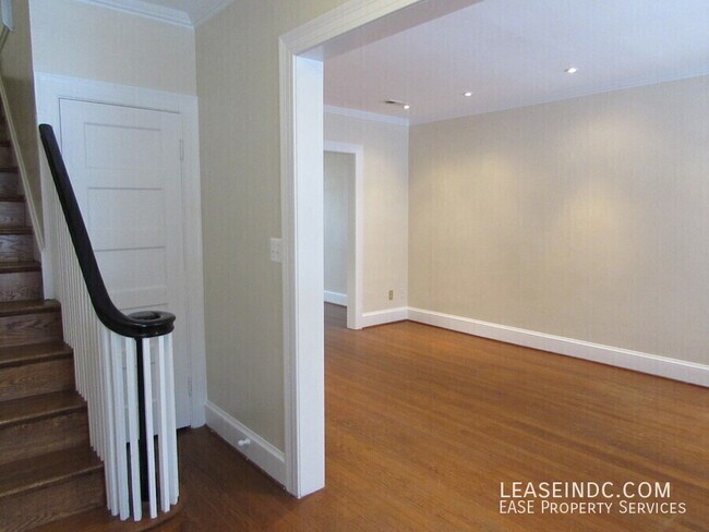 Foto del edificio - 2215 39th St NW