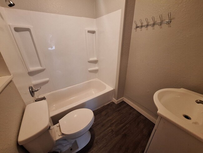 Foto del edificio - 3 bedroom, 1 bath