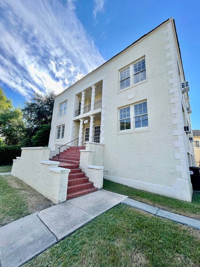 Building Photo - 2324 Calhoun St