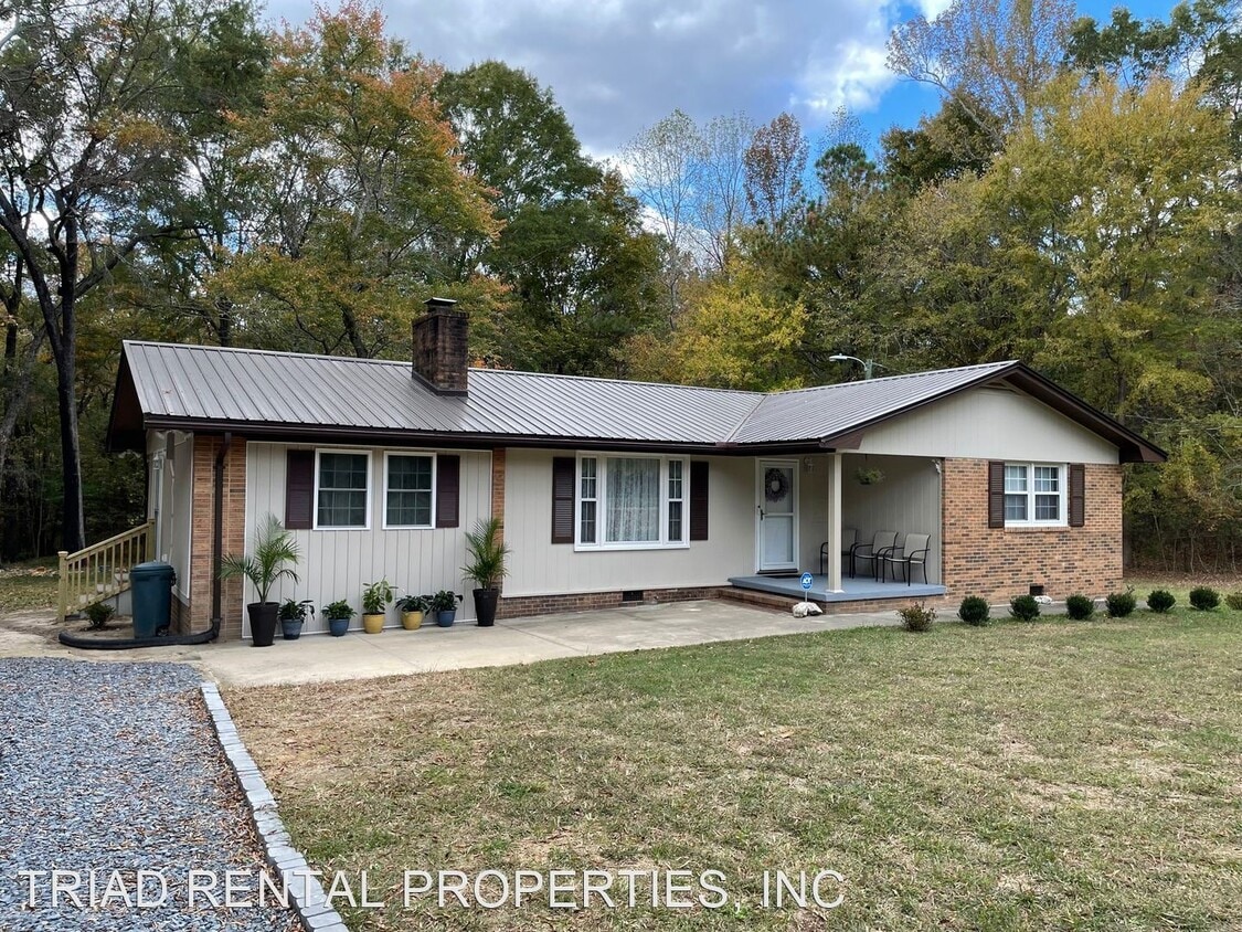 3 br, 2 bath House 669 S. S. EDWARDS RD House Rental in SILER CITY, NC