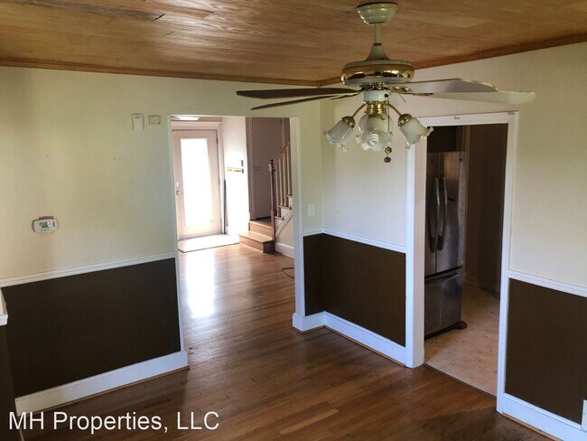 Building Photo - 3 br, 1.5 bath House - 6010 Falkirk Road