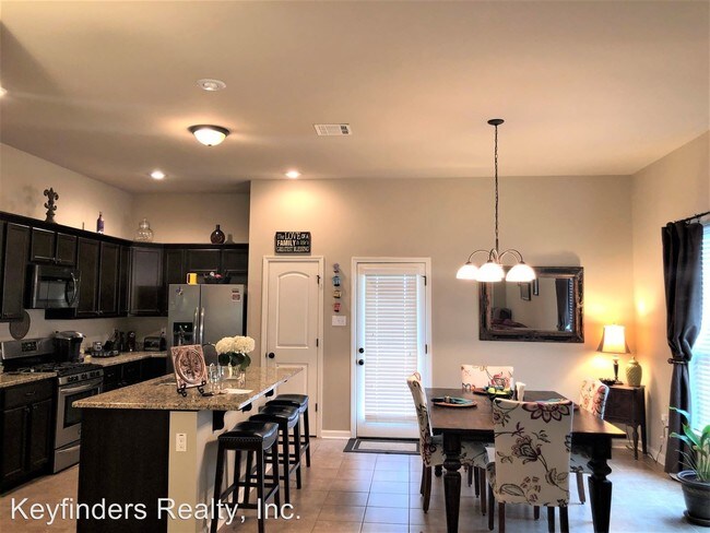 Foto del edificio - 3 br, 2 bath House - 8614 Abertay Avenue