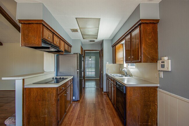 Foto del edificio - 9710 Springmont Dr