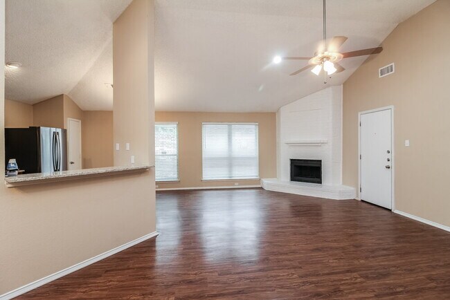 Building Photo - 405 Lemon Dr