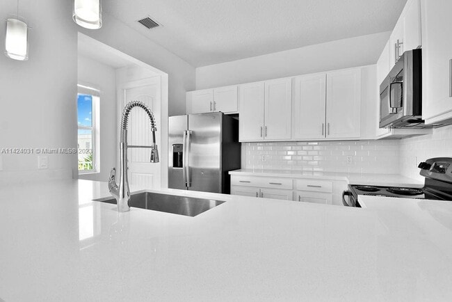 Building Photo - 440 21st St
