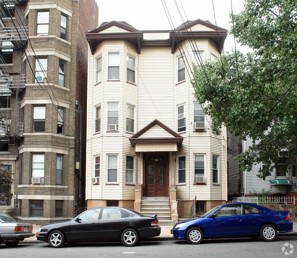 Building Photo - 44 49th St