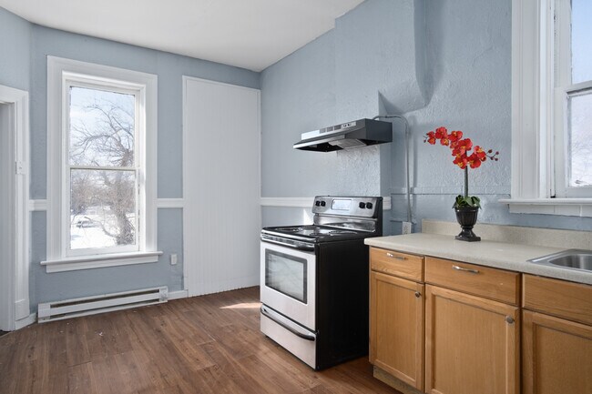 Kitchen - 4432 Elmbank Ave