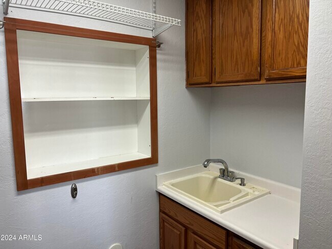 Foto del edificio - 5509 E Earll Dr