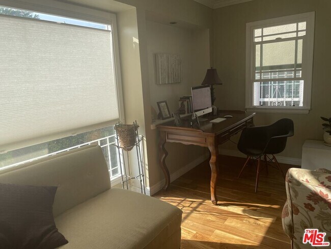 Foto del edificio - 6330 Buckler Ave