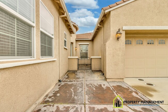 Building Photo - Exceptional Single-Story Home for Rent - 2...