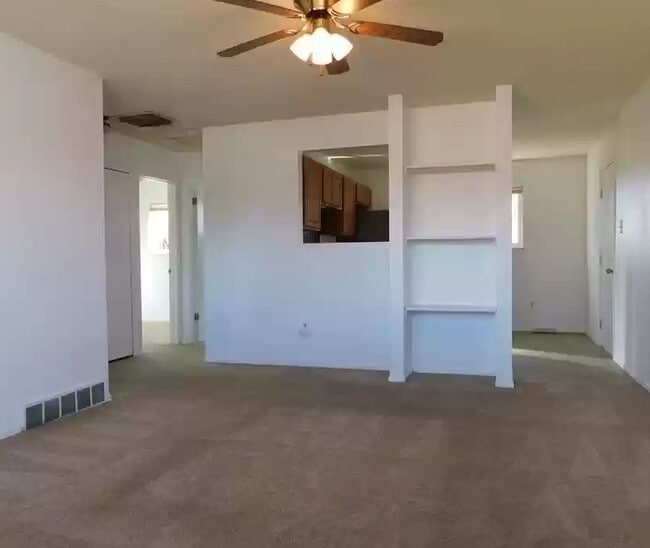 Building Photo - 5 Bridgeport Cir