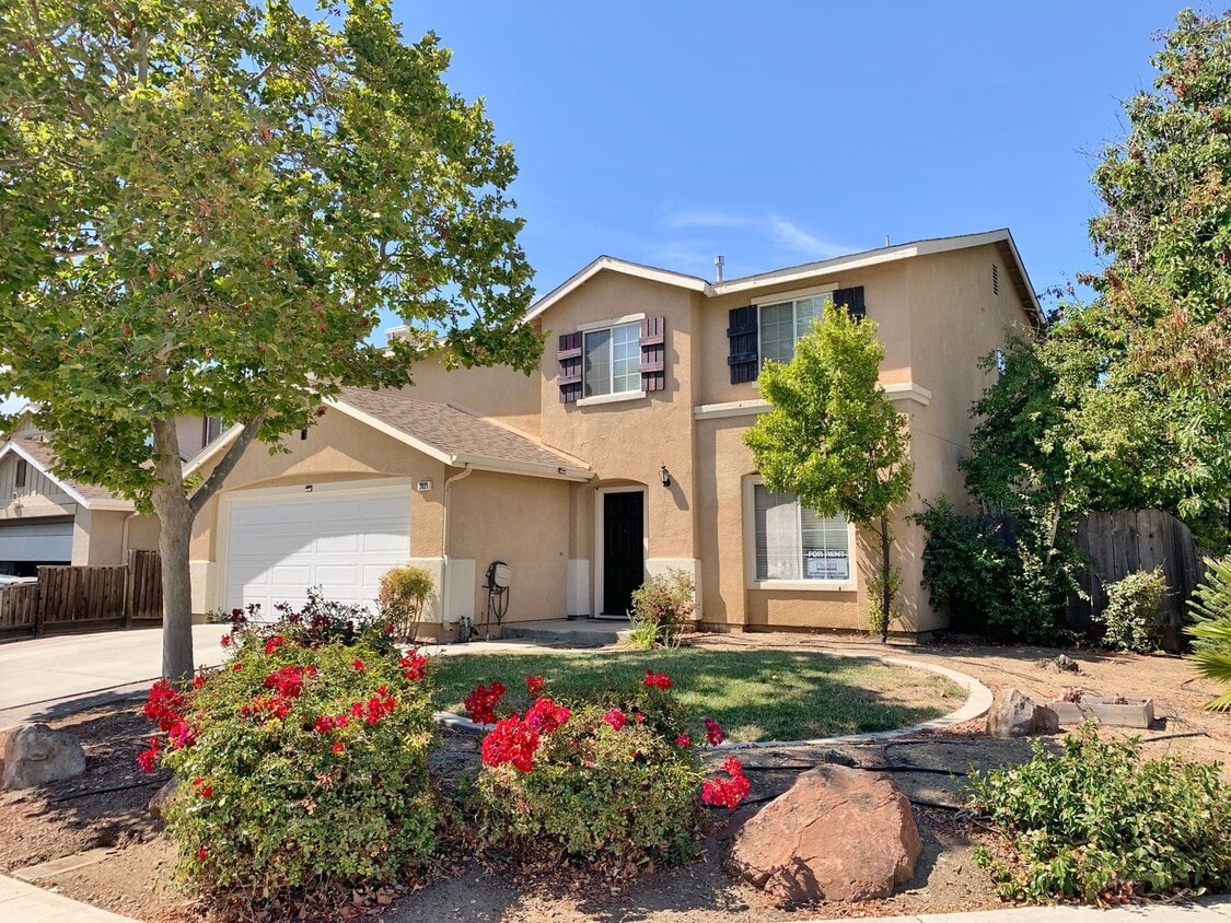 Primary Photo - 4 Bedroom Home in Hollister