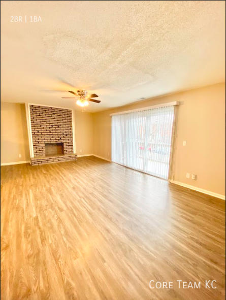 Building Photo - Updated Top Floor 2 Bedroom For Rent in Mi...