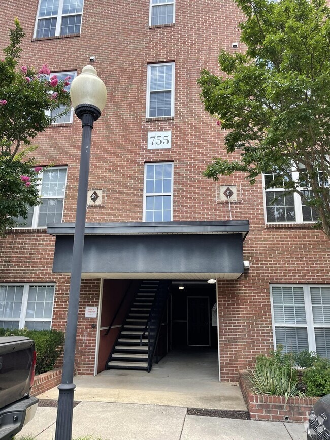 Building Photo - 755-72B Walker Square