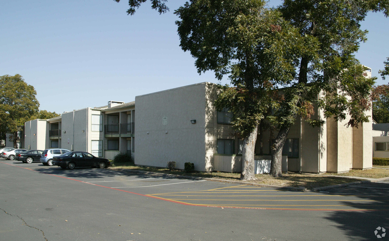 Primary Photo - Horizon East Apartments