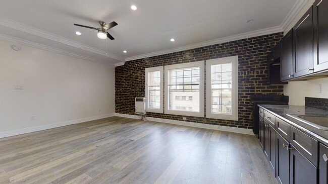 Building Photo - 738 S New Hampshire Ave