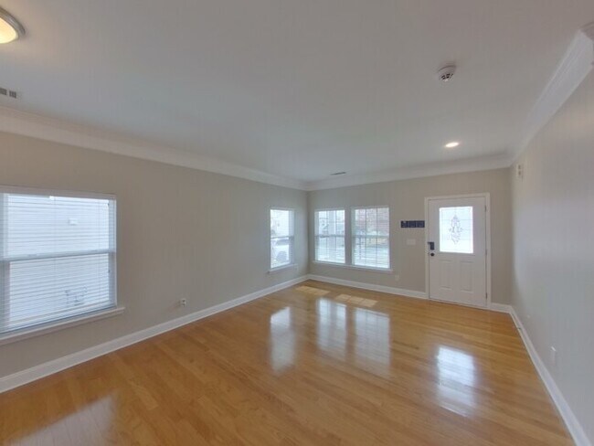 Building Photo - NOW AVAILABLE! - 10603 Bur Oak Dr, Charlot...