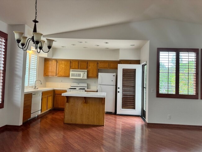 Building Photo - 606 Larkridge