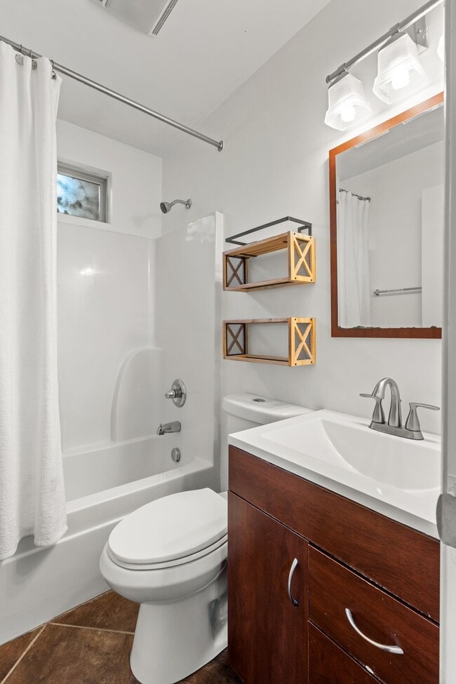 Foto del edificio - 2432 Adlai St